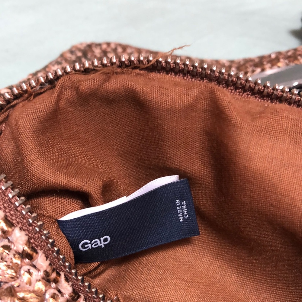 Gap - Picture 3 of 6